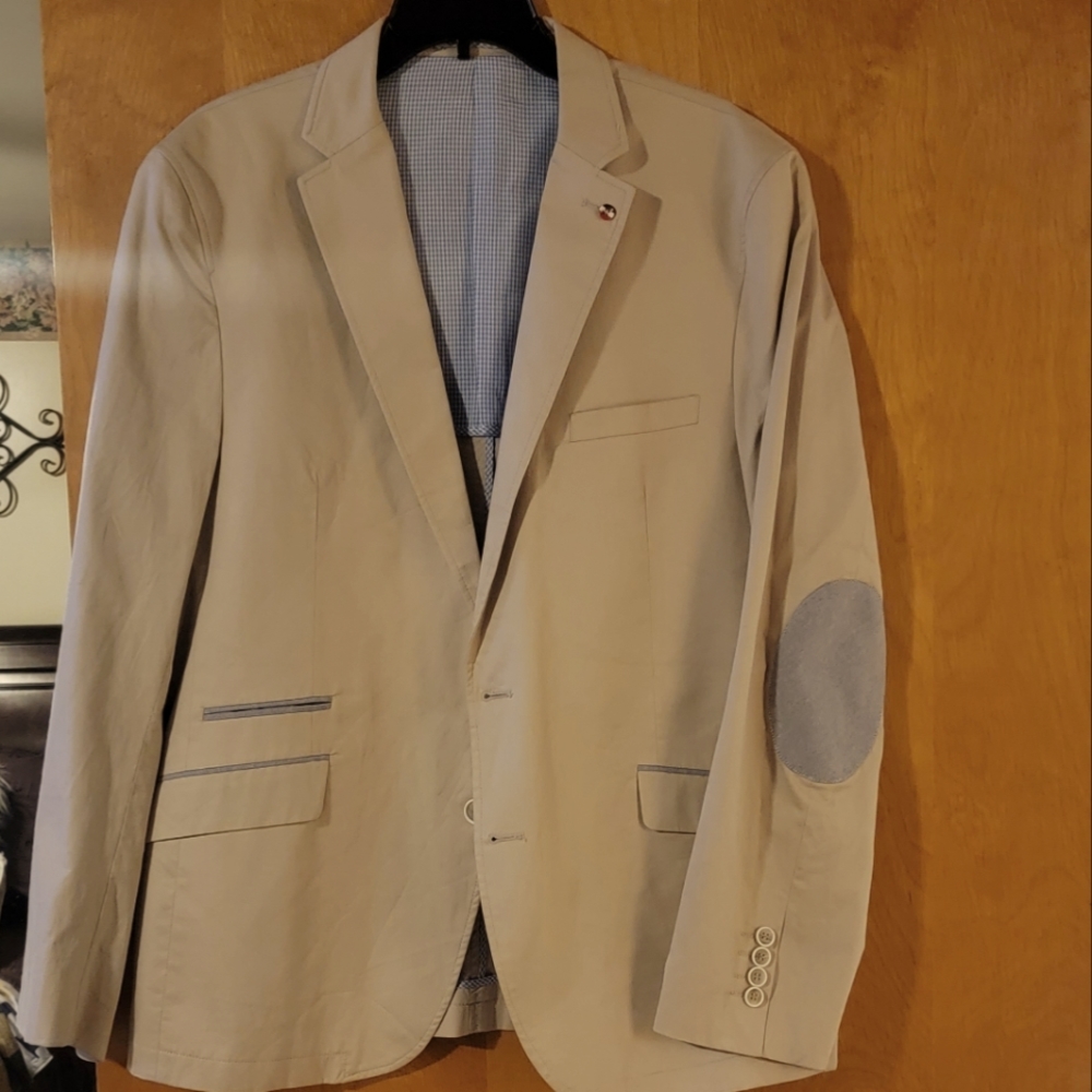 Men's very nice , Sports Jacket. It has no size in it, Cream color